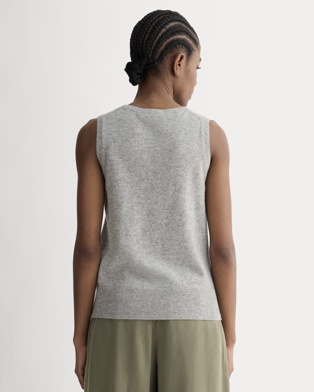 The Classic Tank in Cashmere in Light Heather Grey — detail view