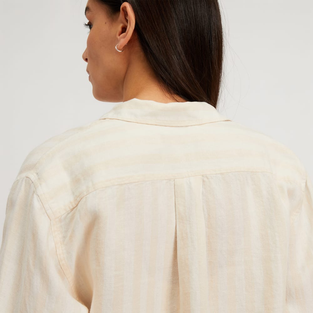 The Must-Have Shirt in Linen in Brazilian Sand / Canvas Tan — detail view
