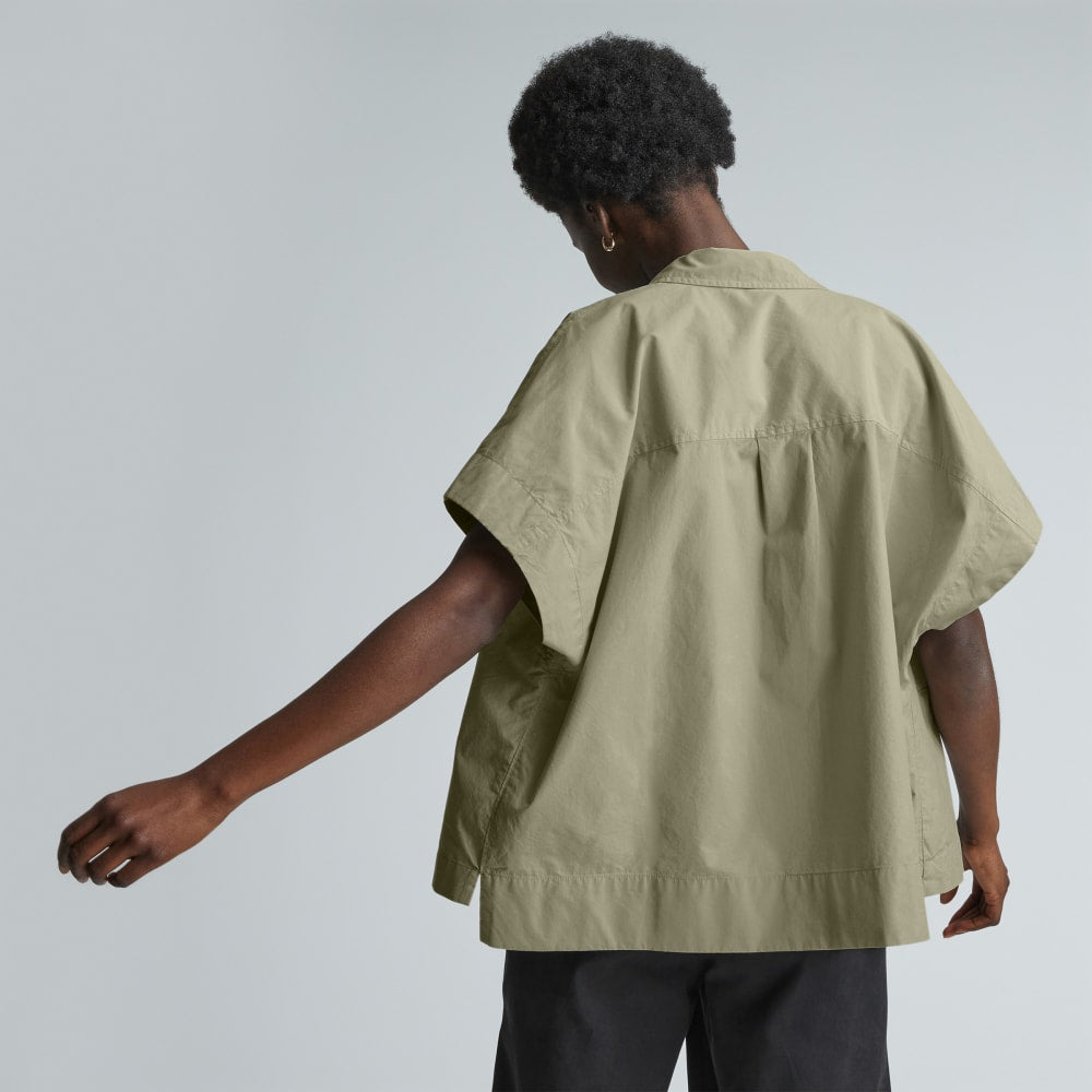 The Short-Sleeve Box Shirt in Seagrass — detail view