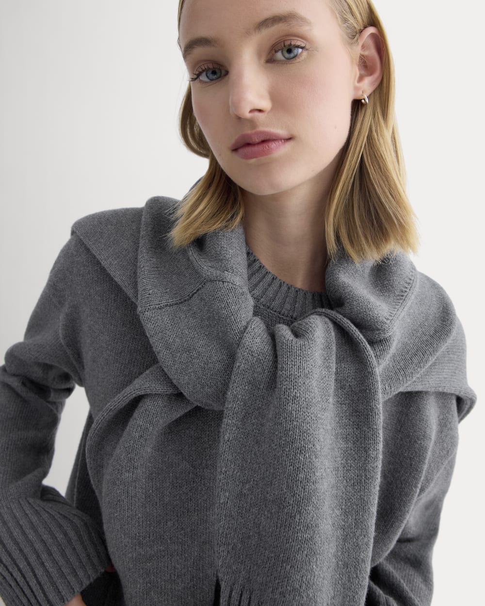 The Boxy Sweater in Everyday Cotton in Heathered Charcoal — detail view