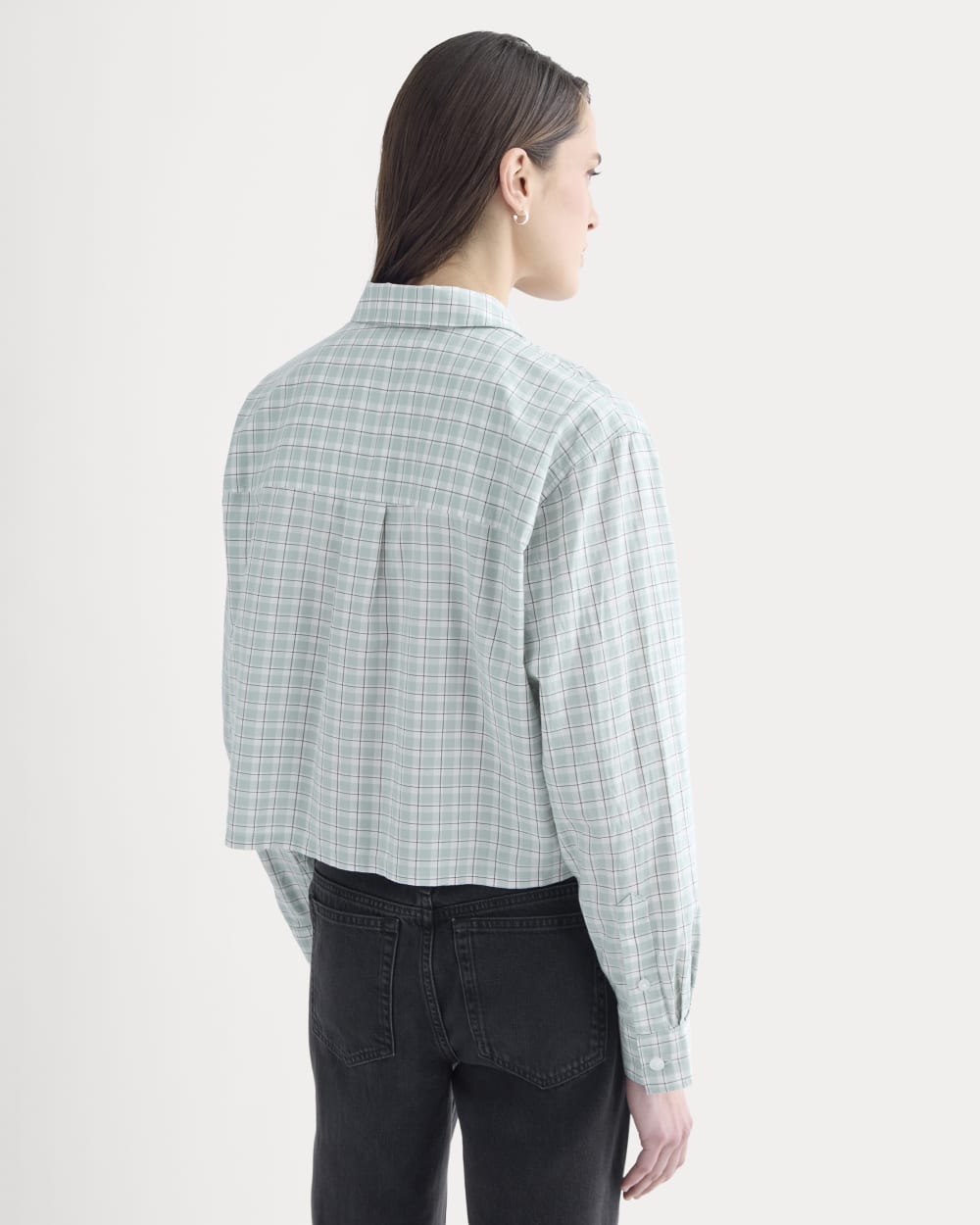 The Way-Short Shirt in Silky Cotton in Gray Mist — detail view