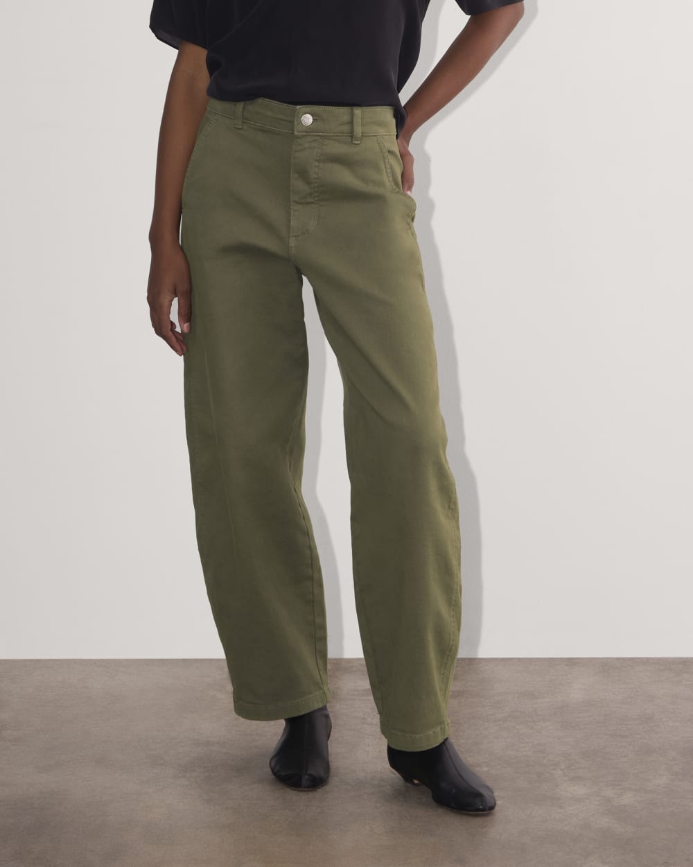 The Utility Curve Pant in Kalamata — detail view