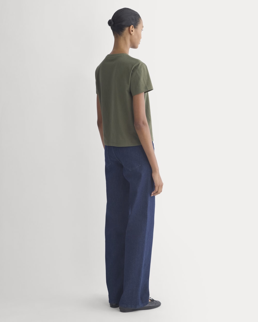 The Box-Cut Tee in Essential Cotton in Olive Night — detail view
