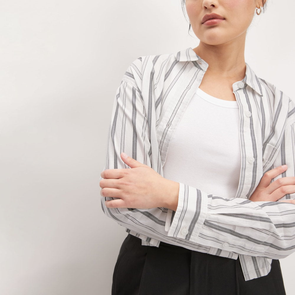 The Way-Short Shirt in Silky Cotton in Bone / Black — detail view