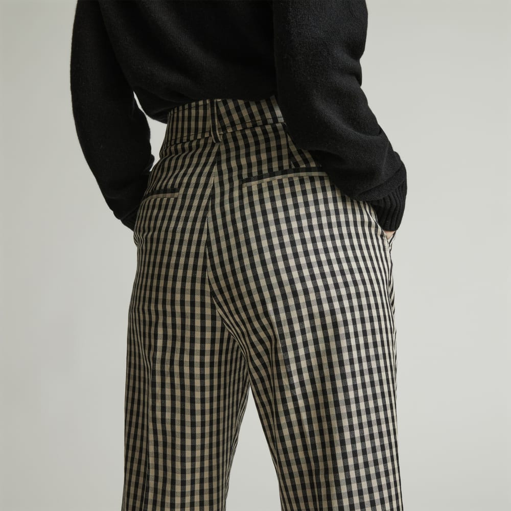 The Draper Tapered Pant in Buttersmooth in Khaki / Black — detail view