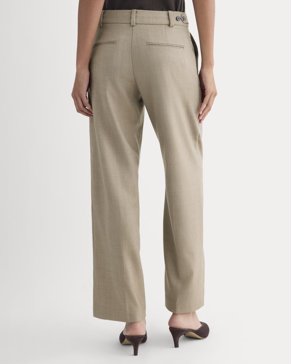 Straight-Leg Trouser in Tailor Twill in Light Taupe — detail view