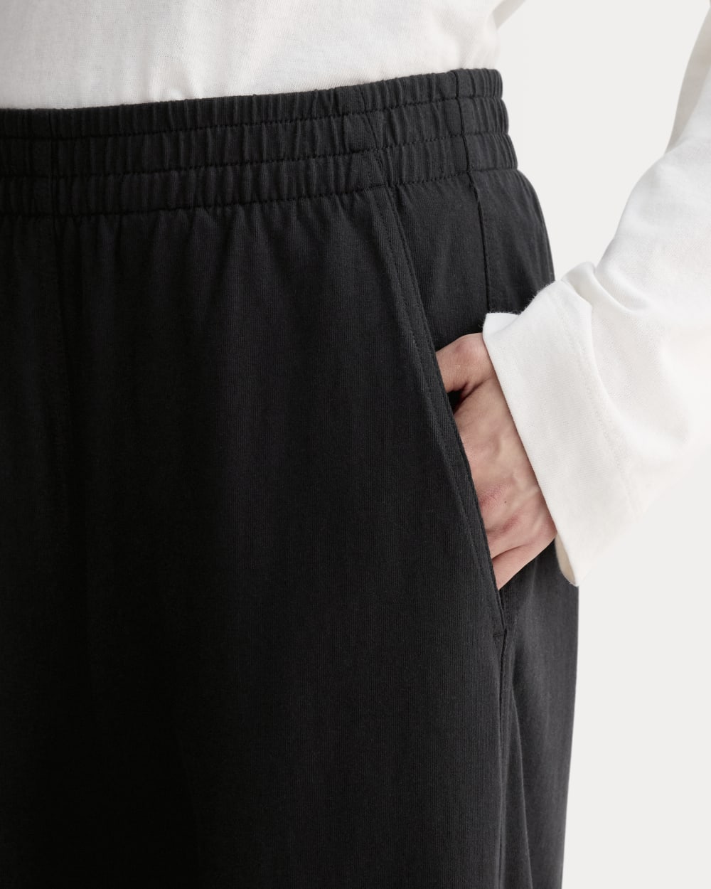 The Off-Duty Barrel Pant in Black — detail view