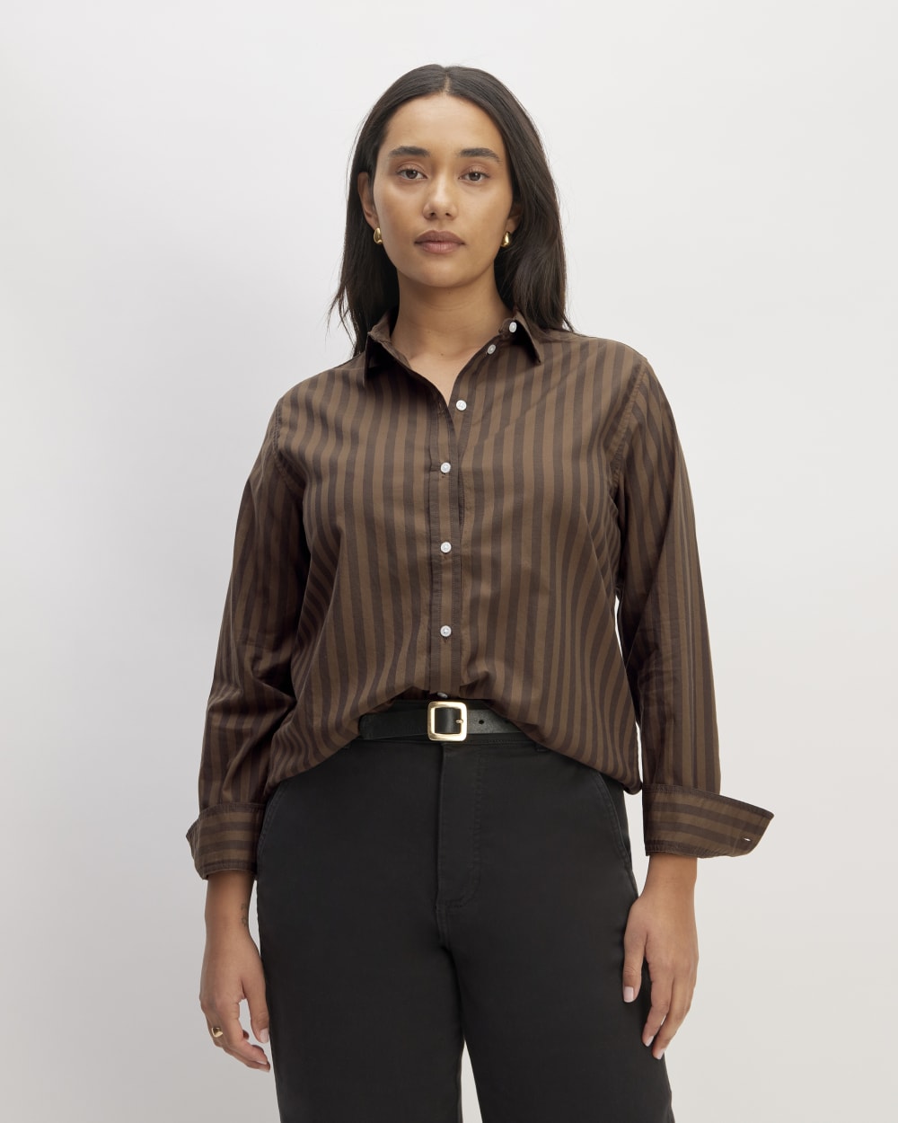 The Must-Have Shirt in Silky Cotton in Cocoa / Black — front view