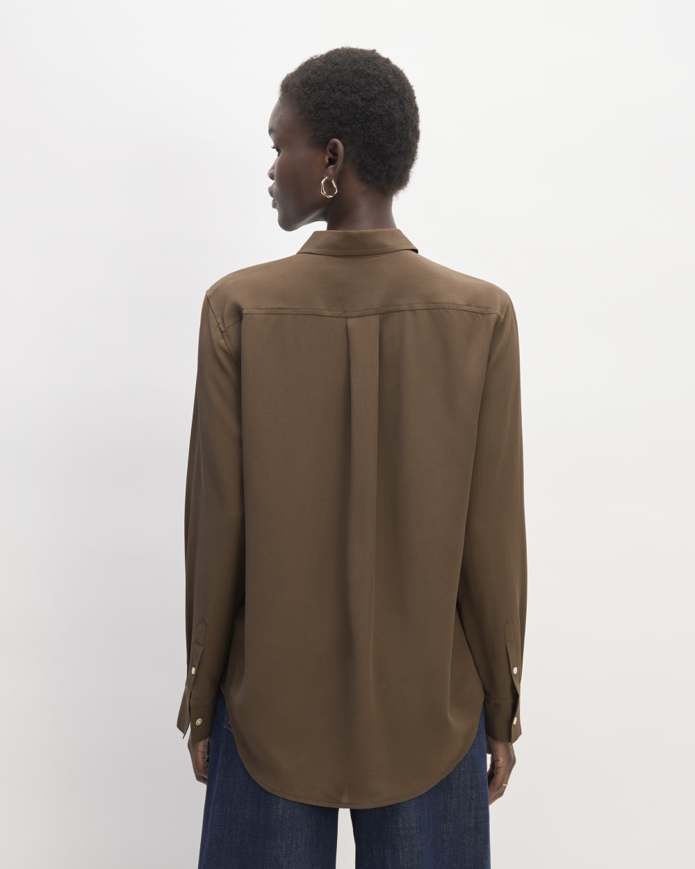 The Utility Shirt in Washable Silk in Cocoa — detail view