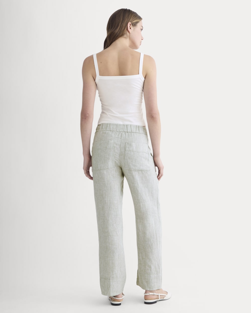 The Linen Easy Pant in Oil Green / White — detail view