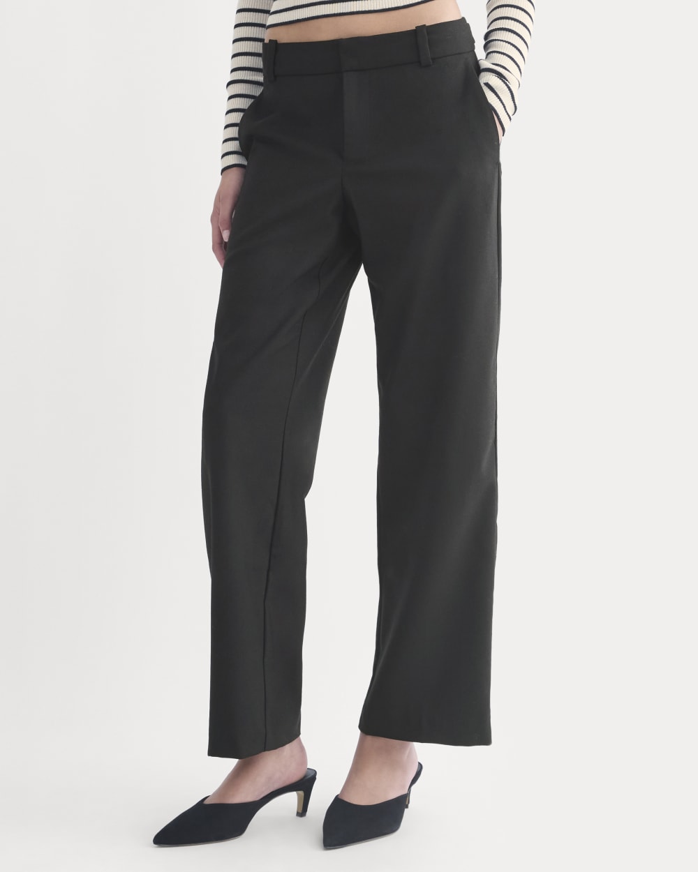 Straight-Leg Trouser in Tailor Twill in Black — detail view