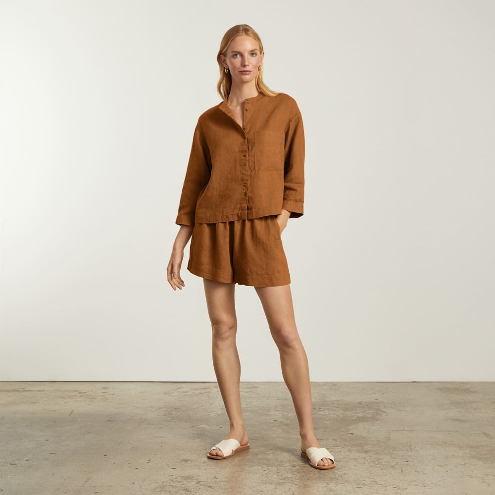 The Linen Billow Blouse in Tawny Brown — detail view