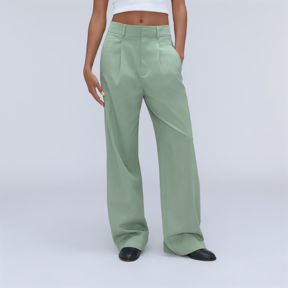 The Draper Pleated Pant in Buttersmooth in Lily Pad — front view