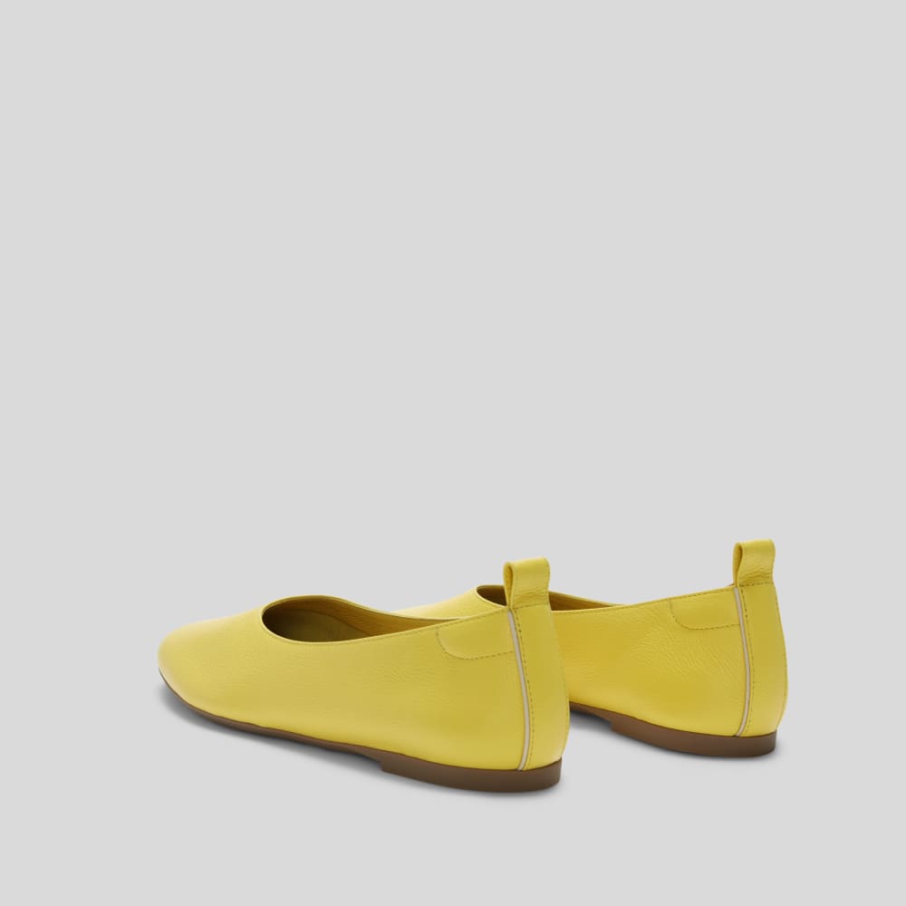 The Day Glove in Narrow Fit in High Visibility Yellow — detail view