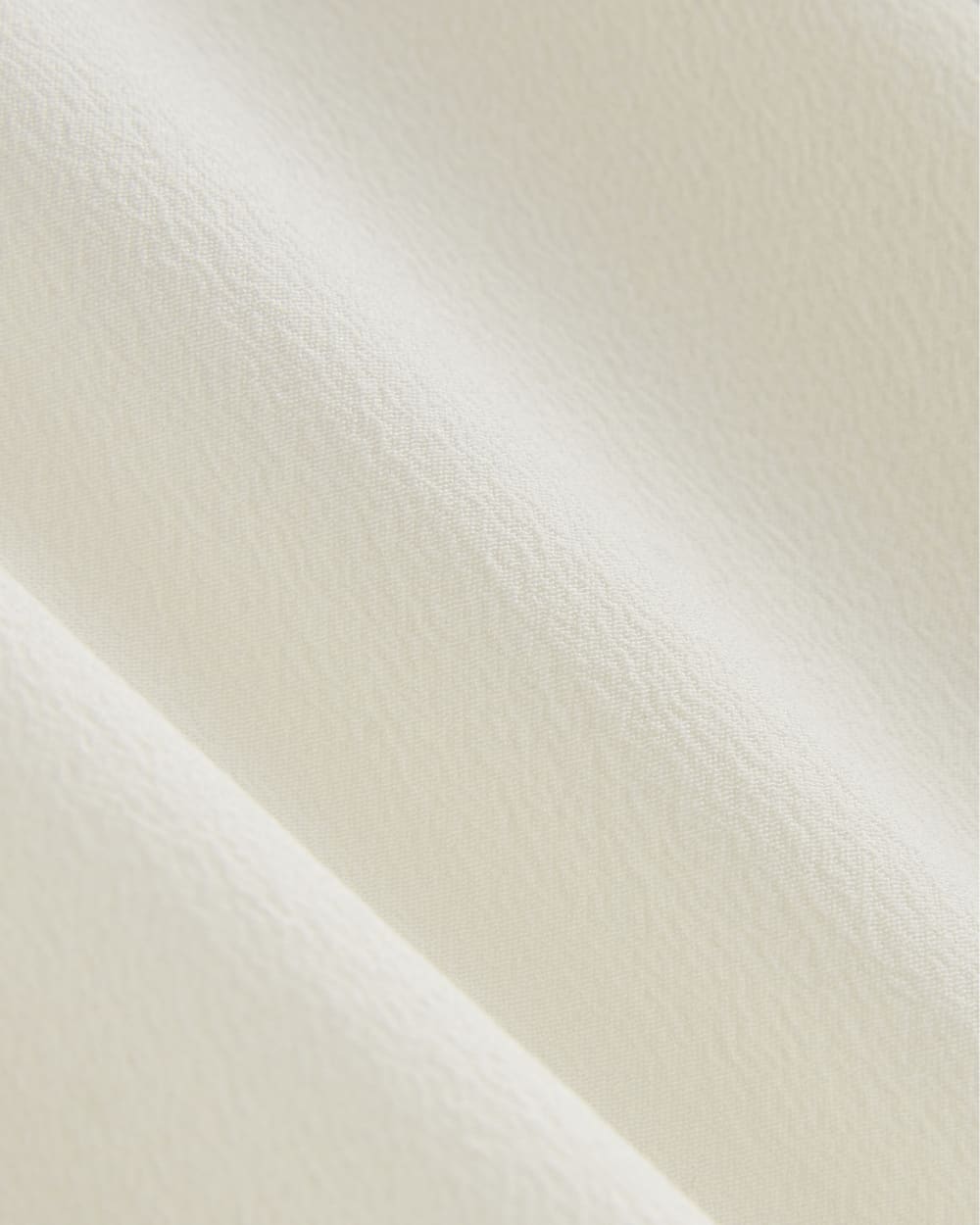 The Must-Have Shirt in Washable Silk in Off-White — detail view