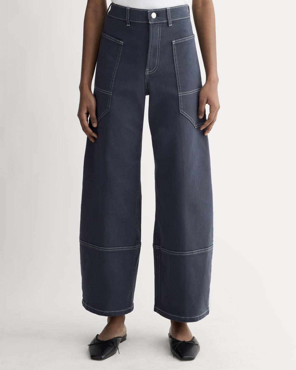 The Utility Gardener Pant in Navy — detail view
