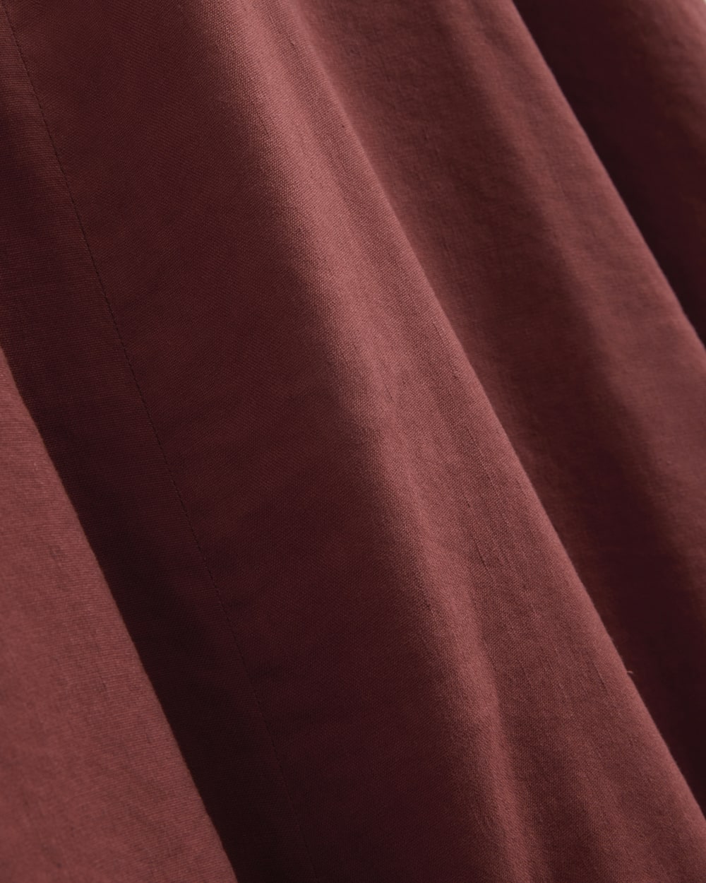 Cinched Dress in Stretch Linen in Henna Red — detail view