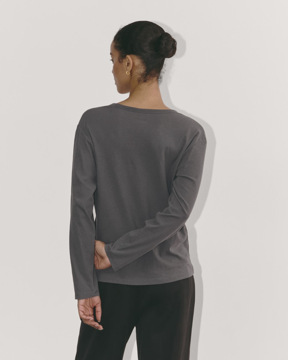 The Air Long-Sleeve Tee in Graphite — detail view