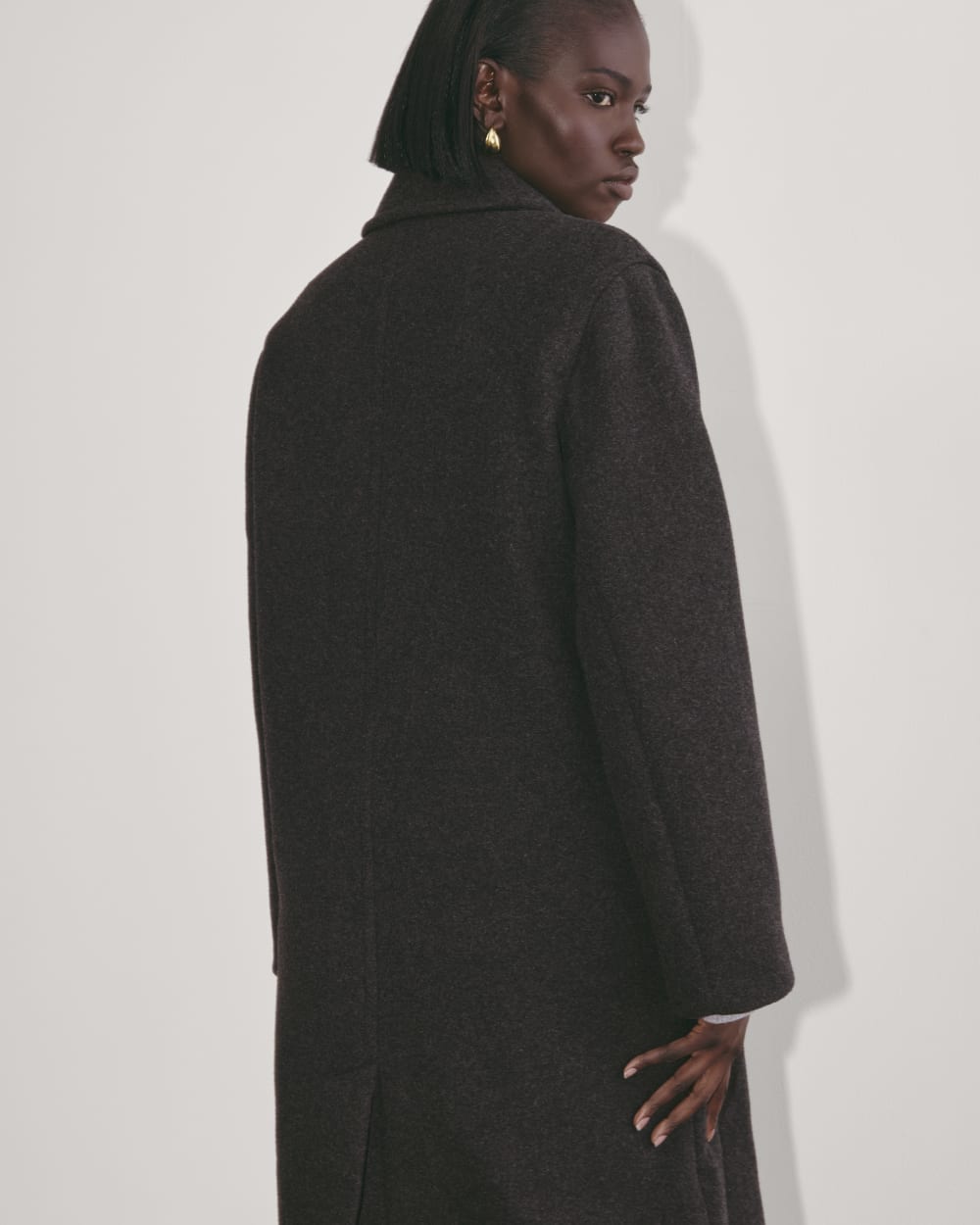 The Double-Breasted Coat in Wool in Heather Charcoal — detail view