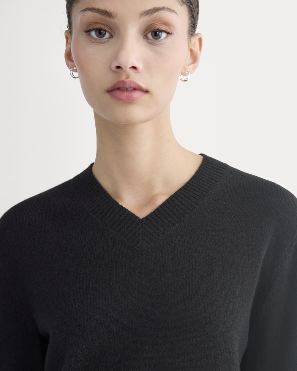 Cashmere Cropped High-V Sweater in Black — detail view