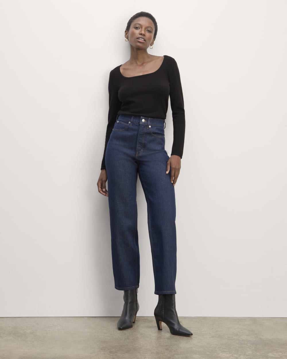 The Square Neck in Cashmere in Black — detail view