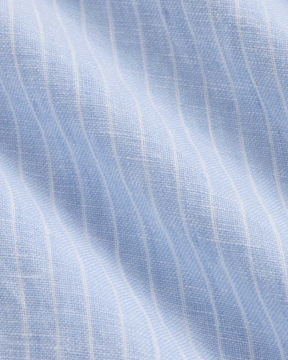 The Must-Have Shirt in Linen in Sky Blue / White — detail view