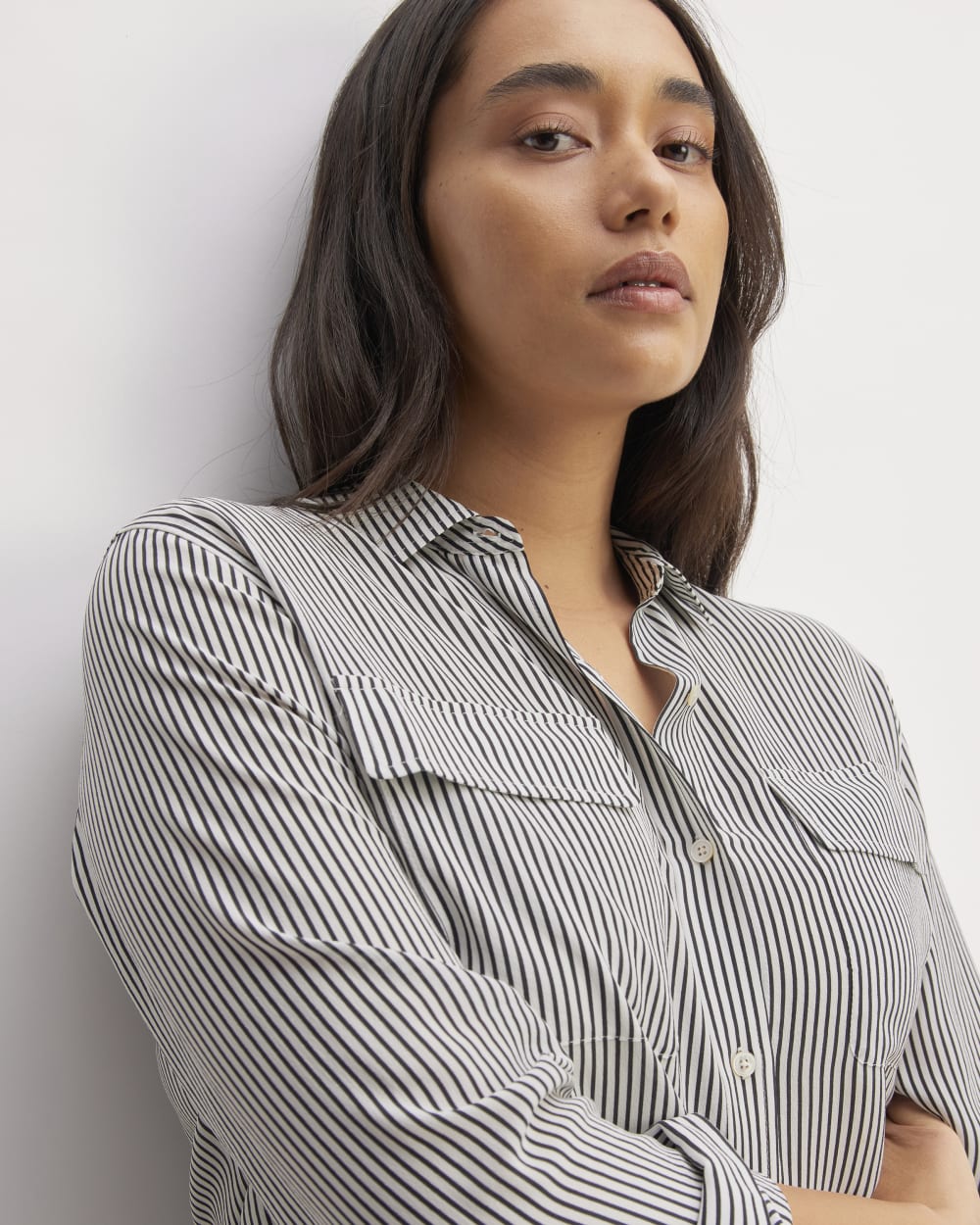 The Utility Shirt in Washable Silk in Black / White — detail view