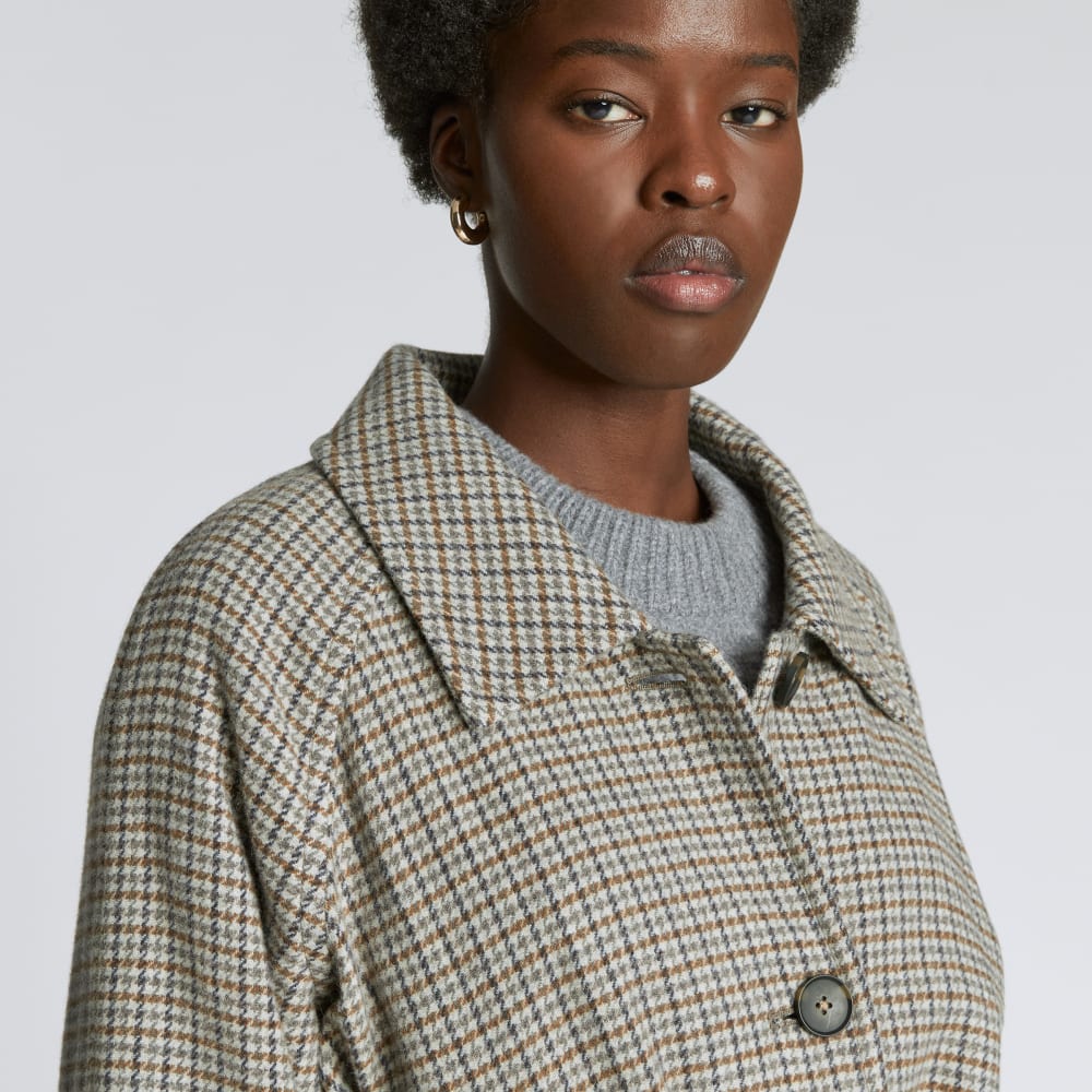 The Italian ReWool® Trench in Pewter Houndstooth — detail view