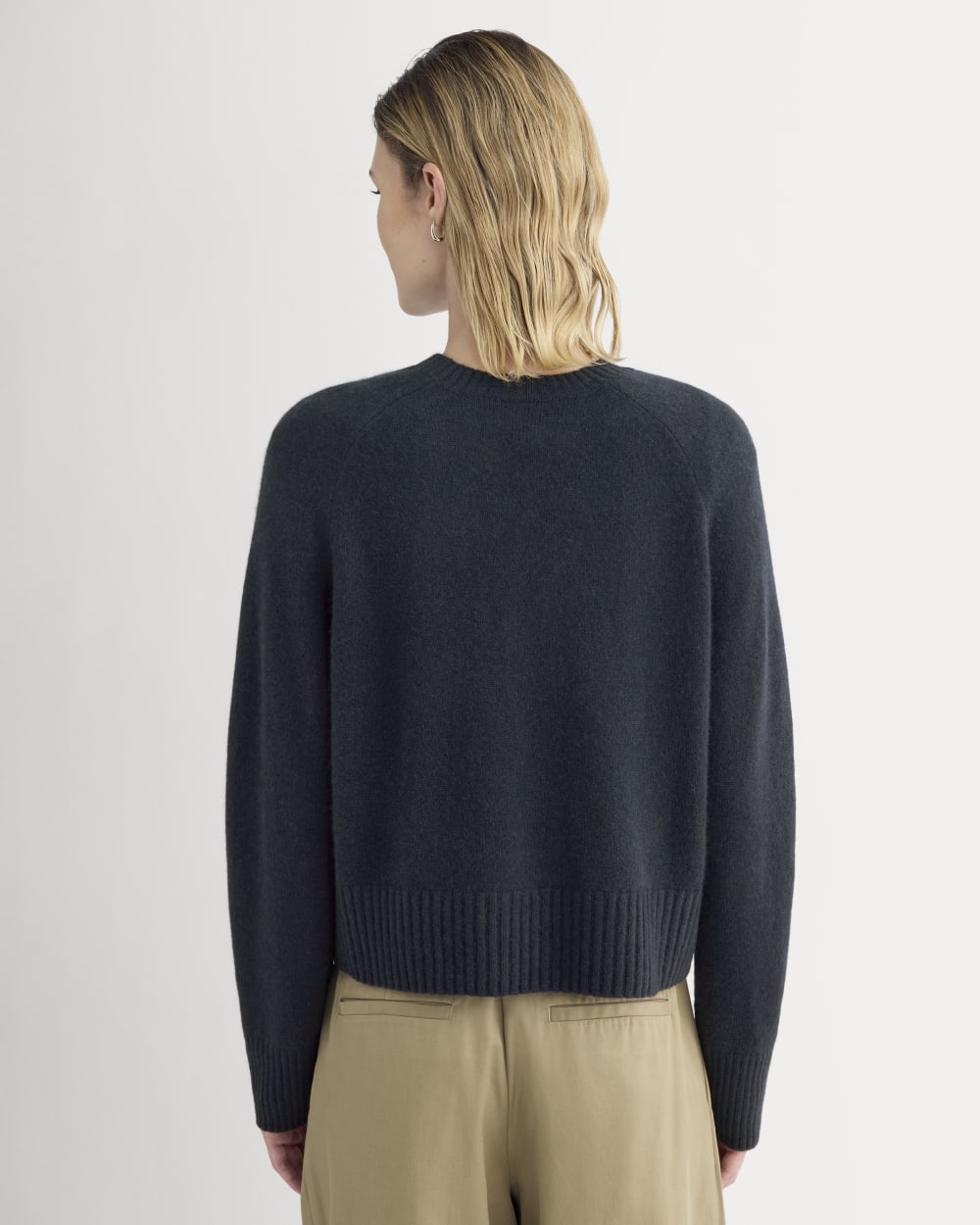 The Boxy Crew in Cashmere in Navy — detail view