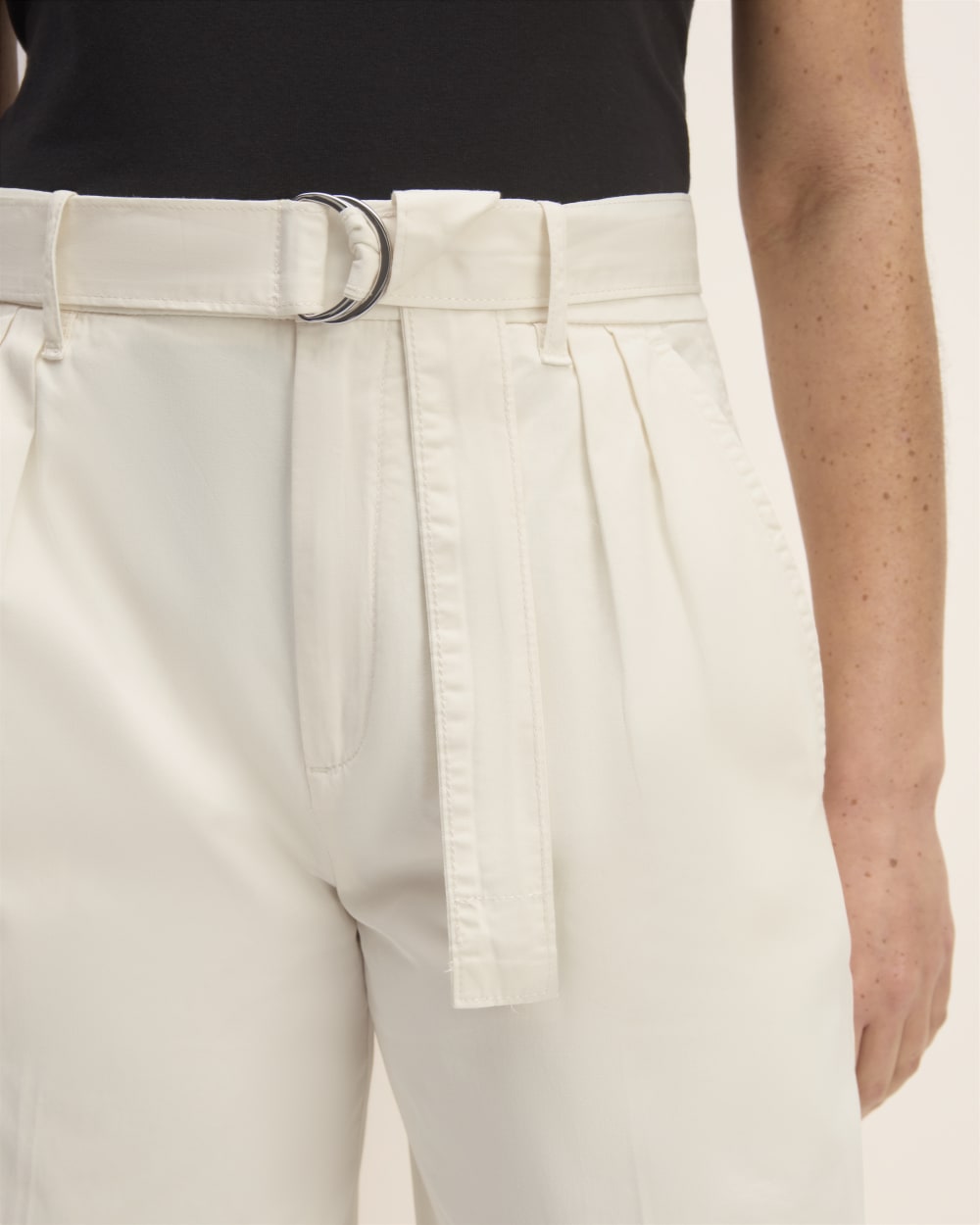 The Pleated Wide-Leg Chino in Bone — detail view