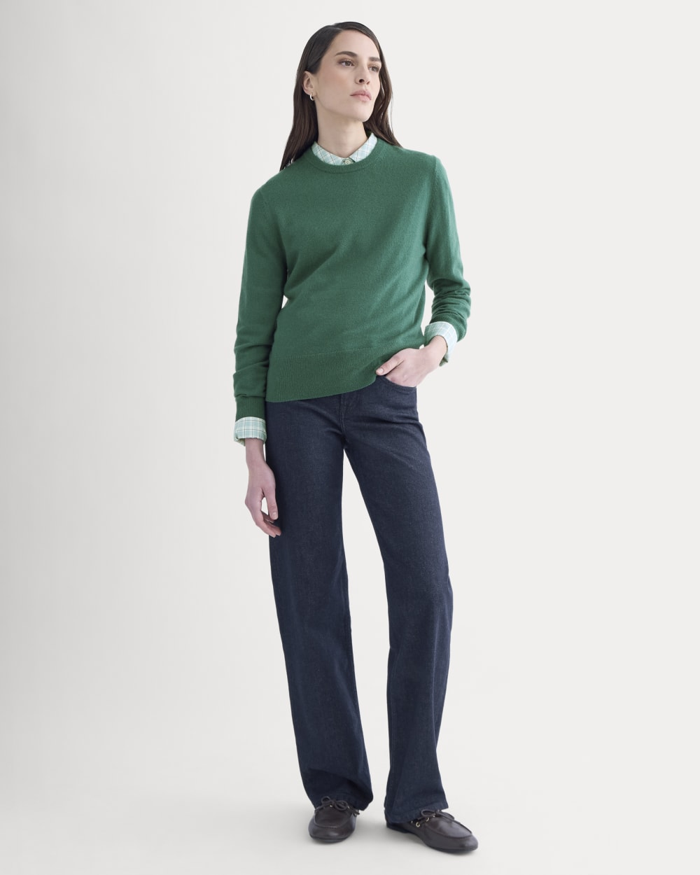 Cashmere Slim Crew Sweater in Hunter Green — detail view