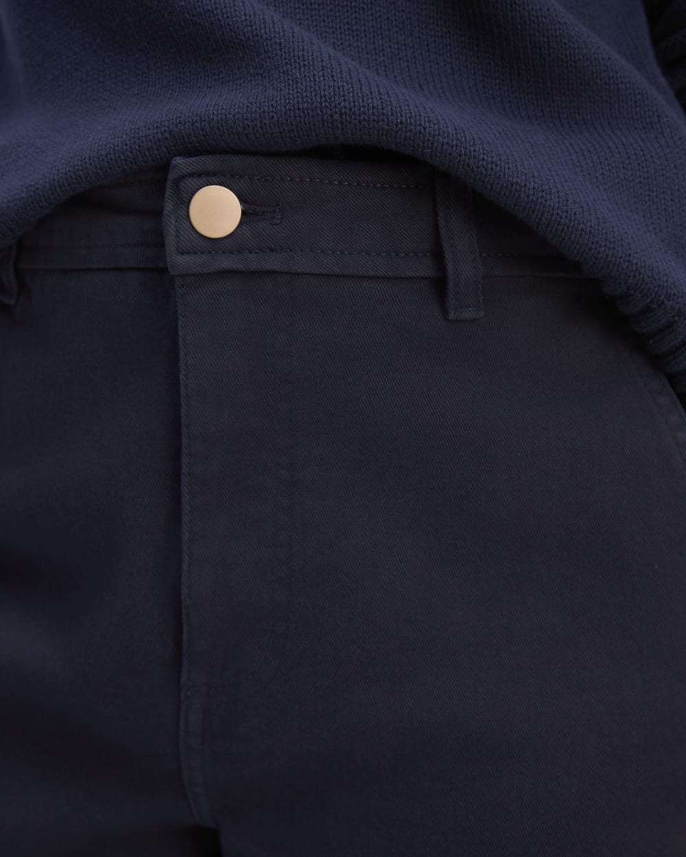 The Utility Short in Navy — detail view