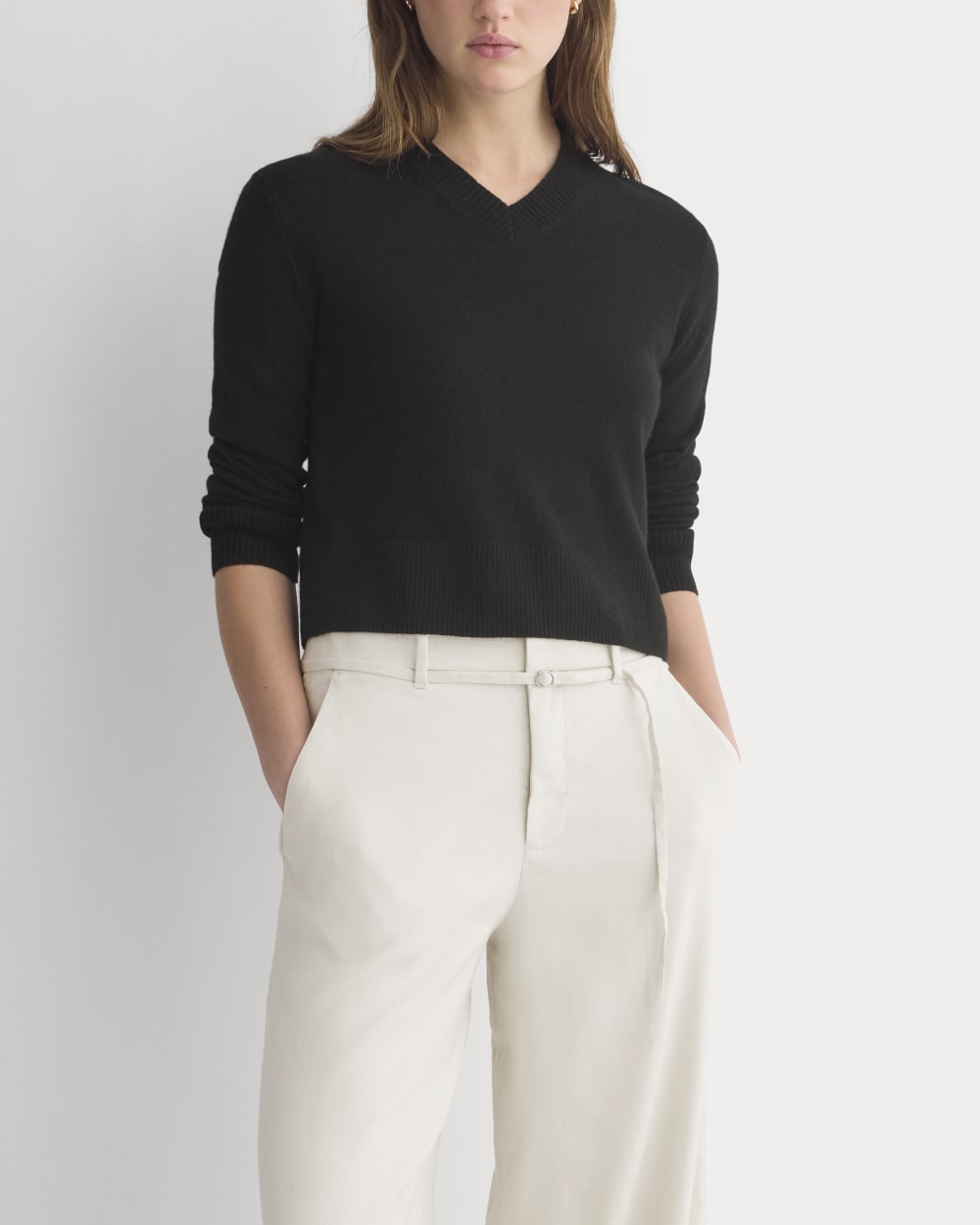 Wide-Leg Belted Pant in Stretch Linen in Birch — detail view