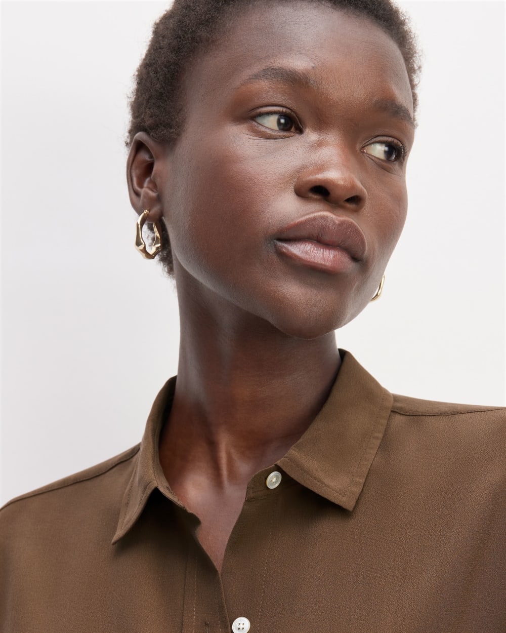 The Utility Shirt in Washable Silk in Cocoa — detail view