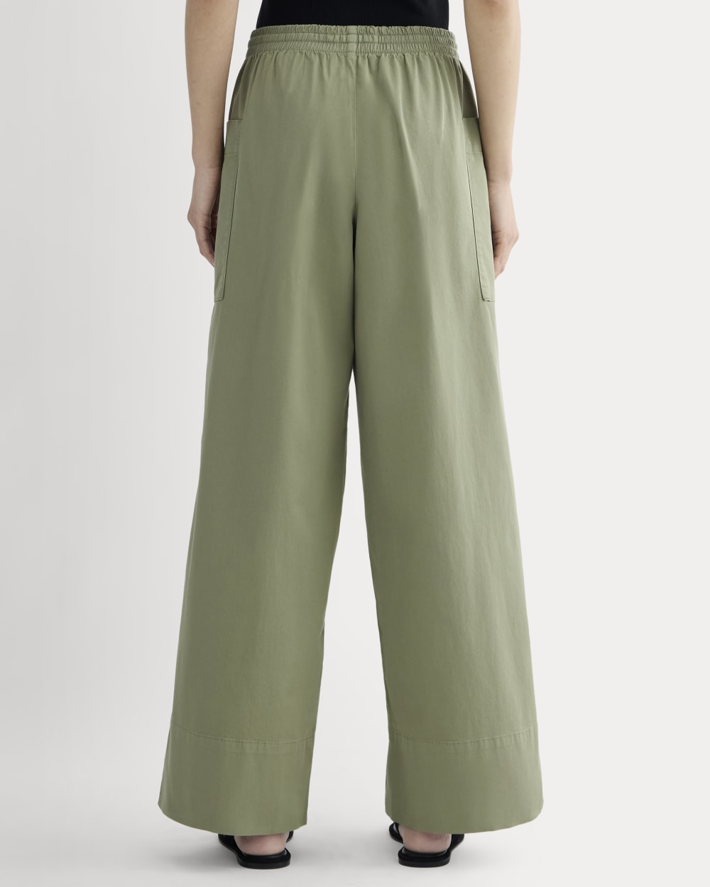 The Easy Cargo Pant in Sagebrush — detail view