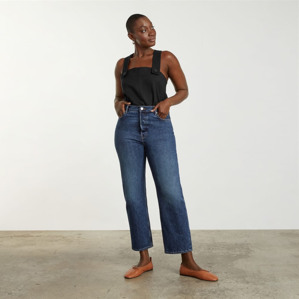 The Apron Linen Tank in Black — detail view