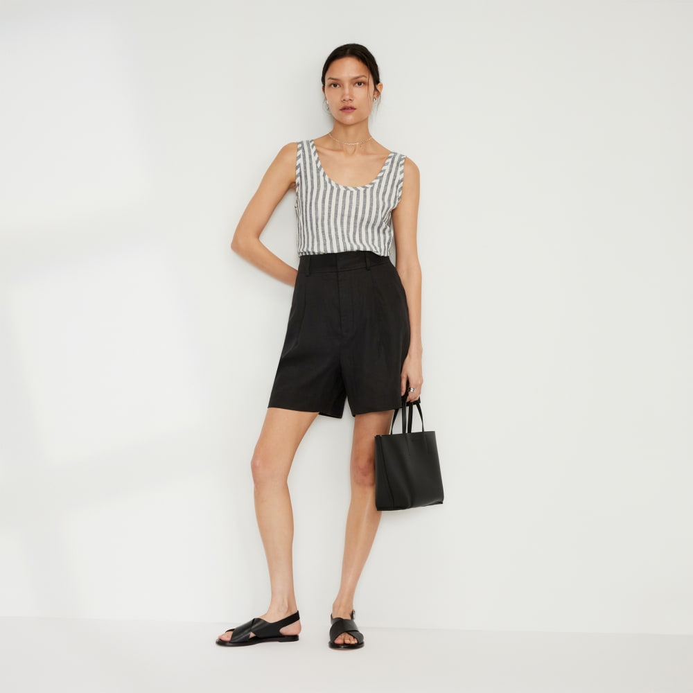 The Linen Way-High® Drape Short in Black — detail view