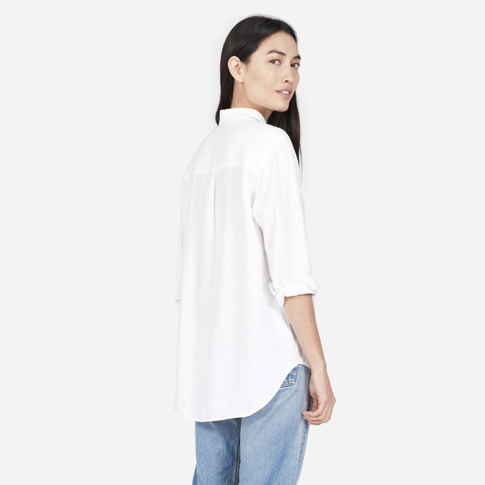 The Must-Have Shirt in Linen in White — detail view