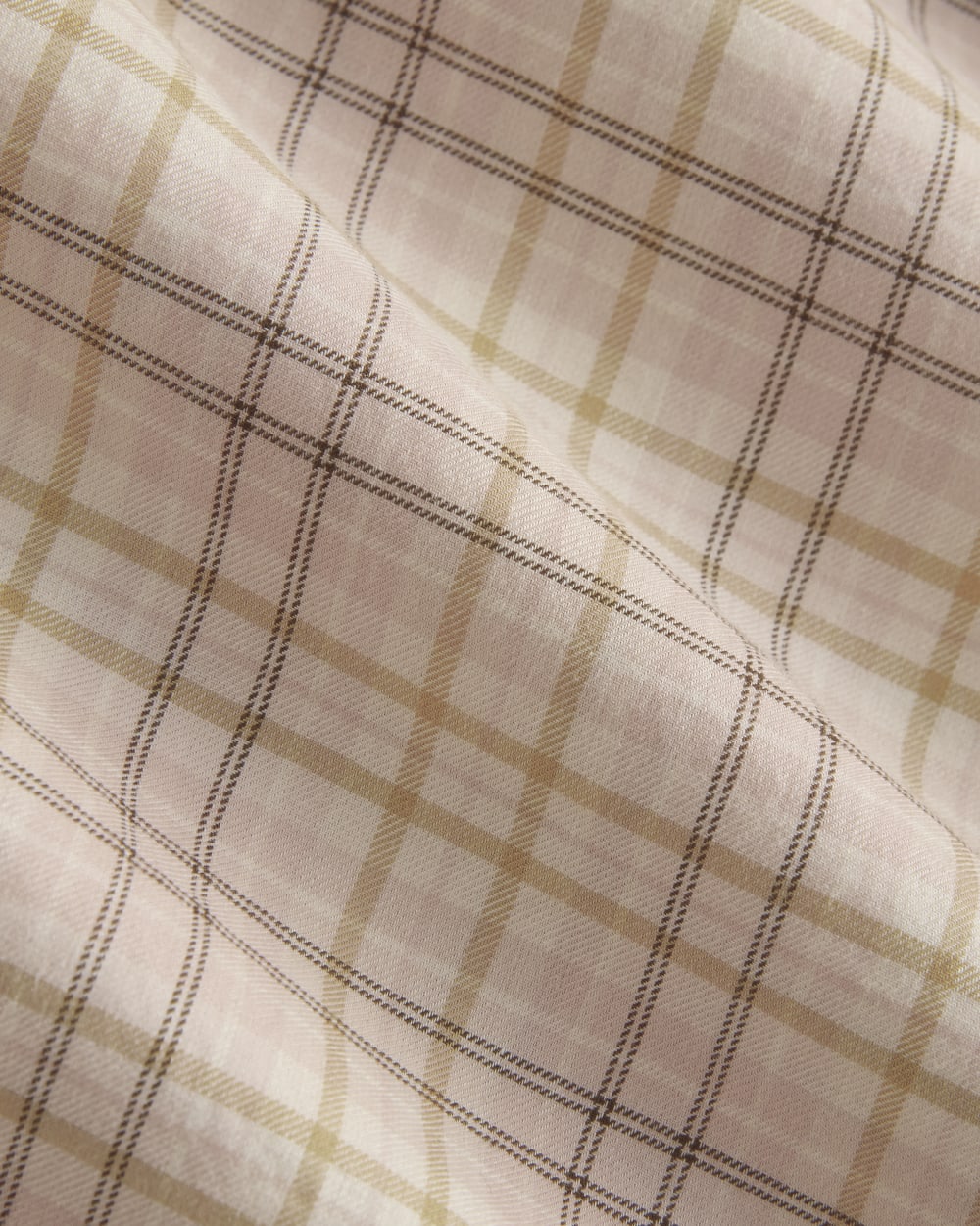 The Way-Short Shirt in Silky Cotton in Plaid — detail view
