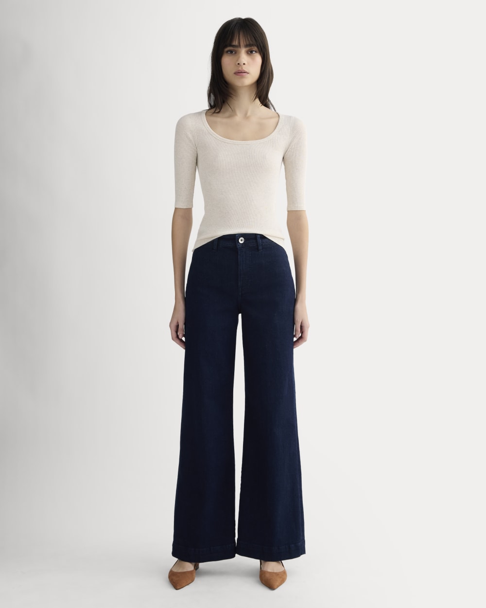 The Luxe Rib Scoop-Neck Tee in Heathered Oat — detail view