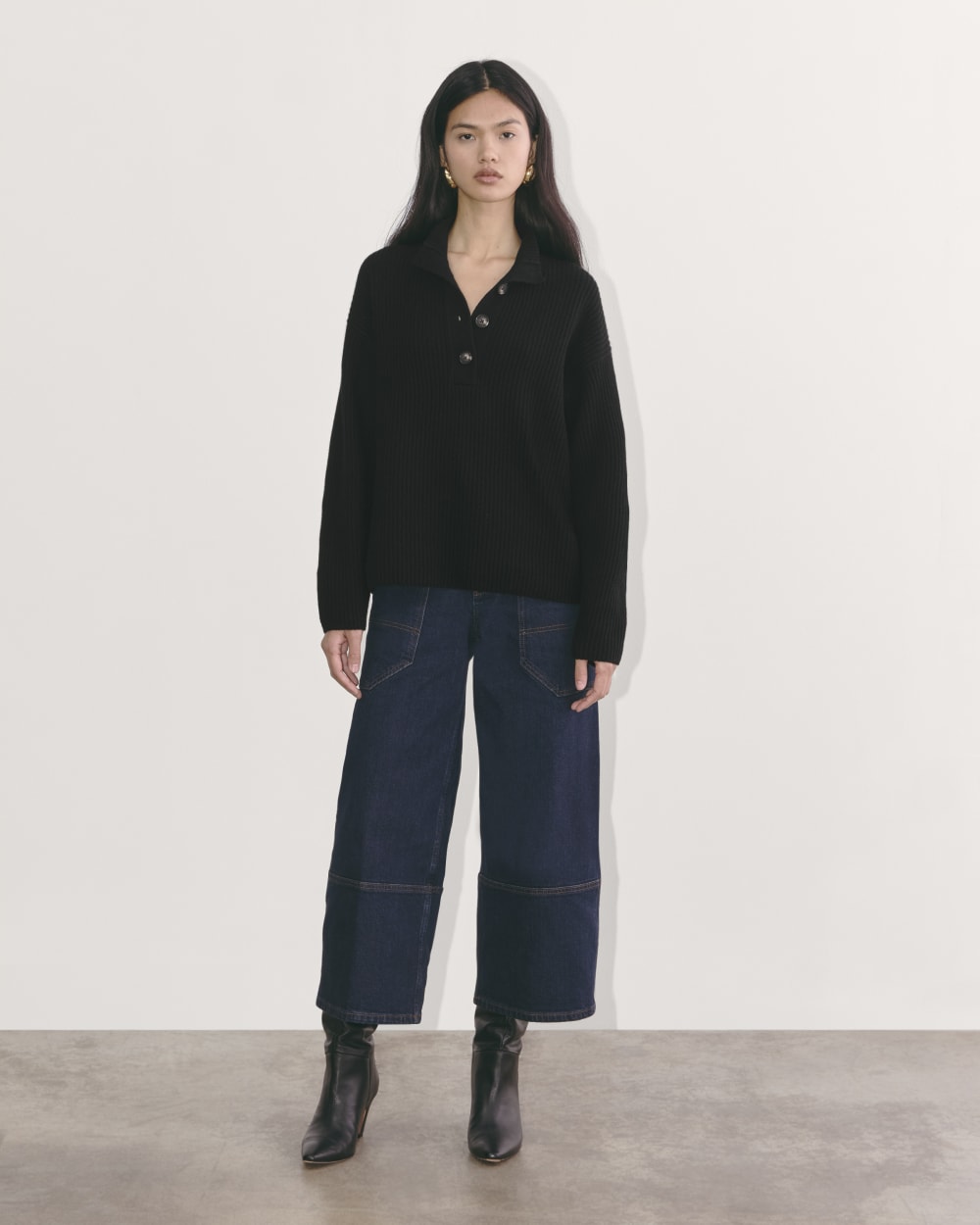 The Cocoon Henley in Wool Cashmere in Black — detail view