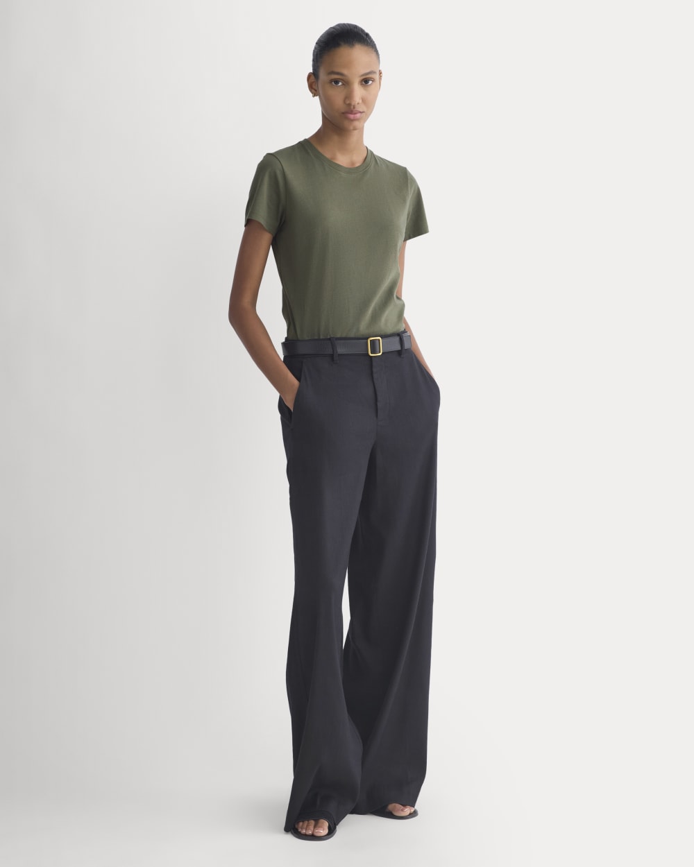 The Slim Crew in Essential Cotton in Olive Night — detail view