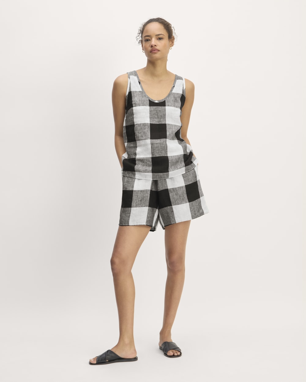The Scoop Tank in Linen in Bone / Black Check — detail view