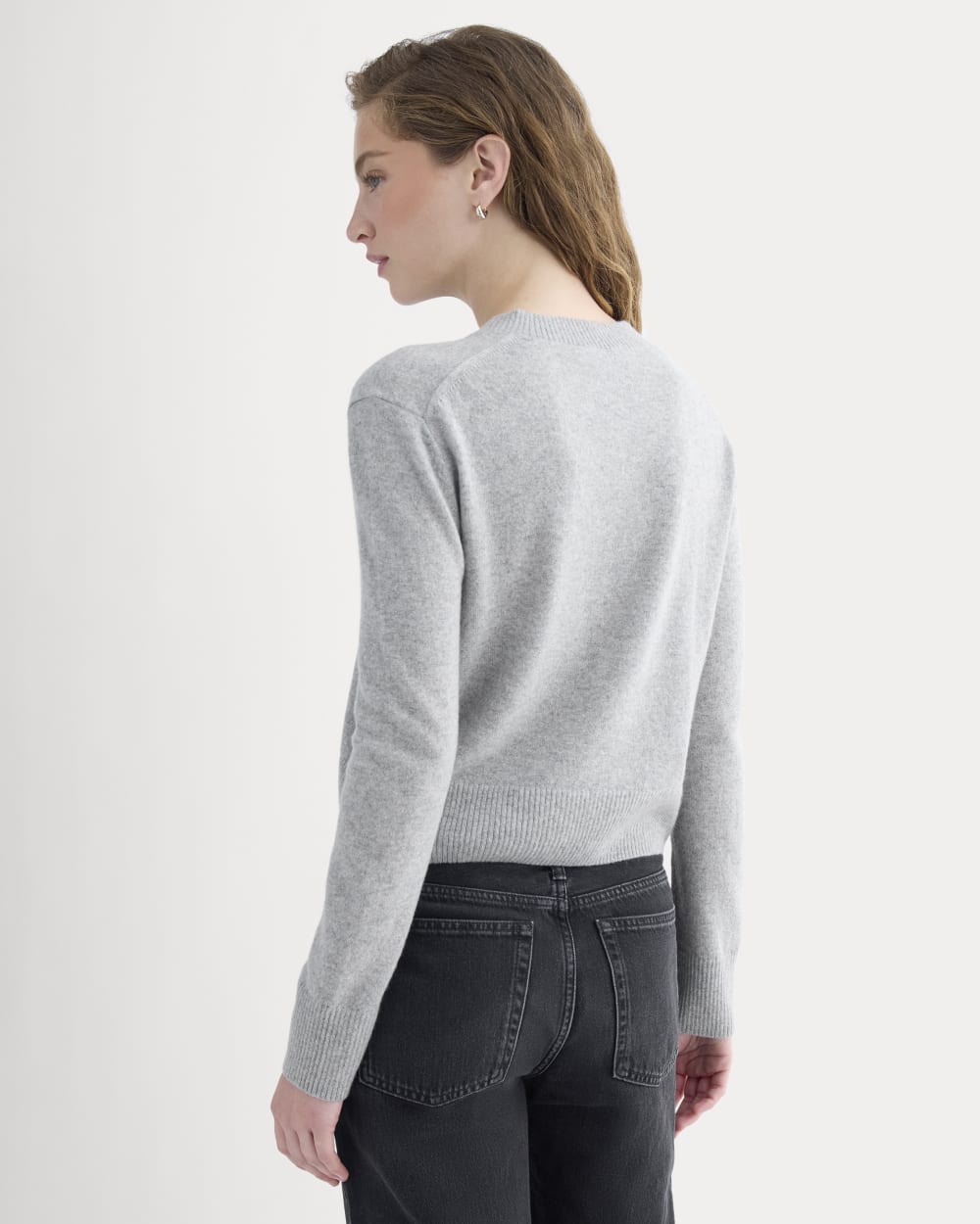 Cashmere Cropped High-V Sweater in Light Heather Grey — detail view