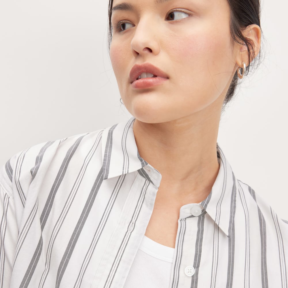 The Way-Short Shirt in Silky Cotton in Bone / Black — detail view