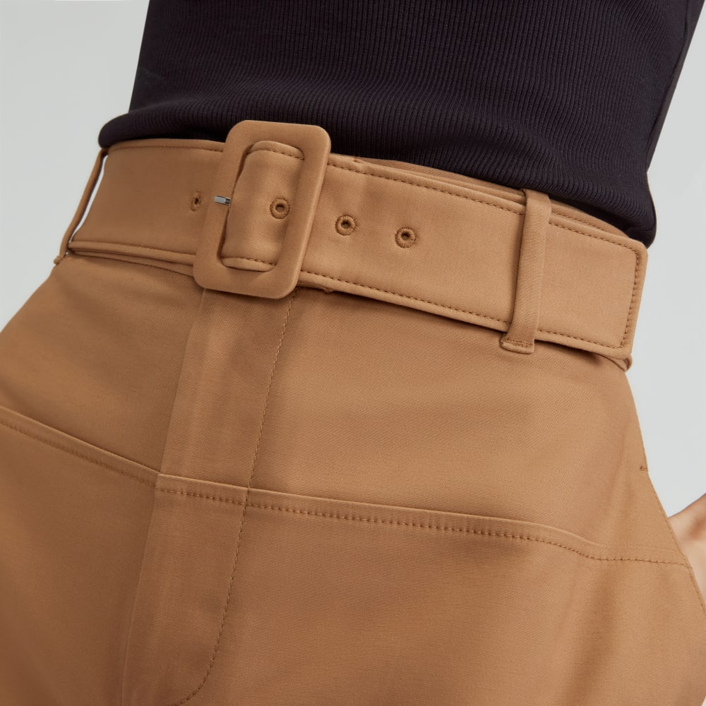 The Structured Cotton Belted Pant in Toasted Coconut — detail view