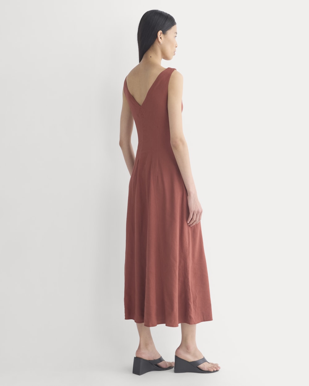 Deep V Seamed Dress in Stretch Linen in Henna Red — alternate view
