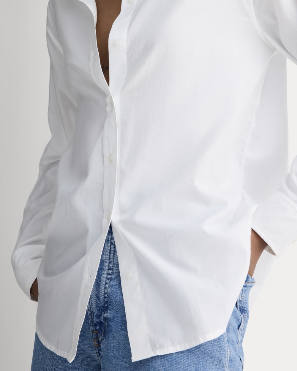 The Must-Have Shirt in Silky Cotton in White — detail view
