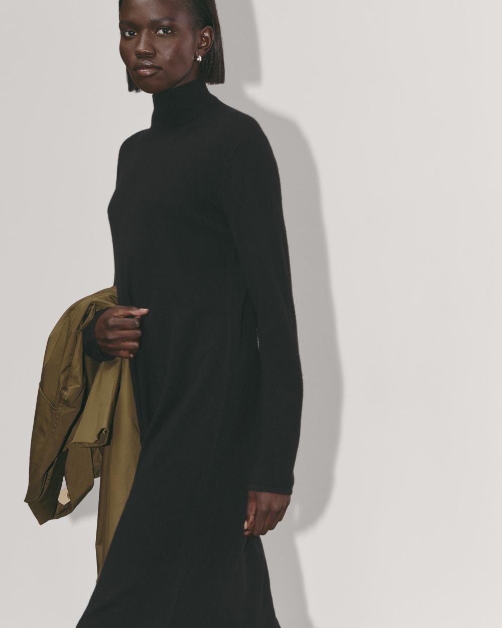 The Turtleneck Sweater Dress in Cashmere in Black — detail view