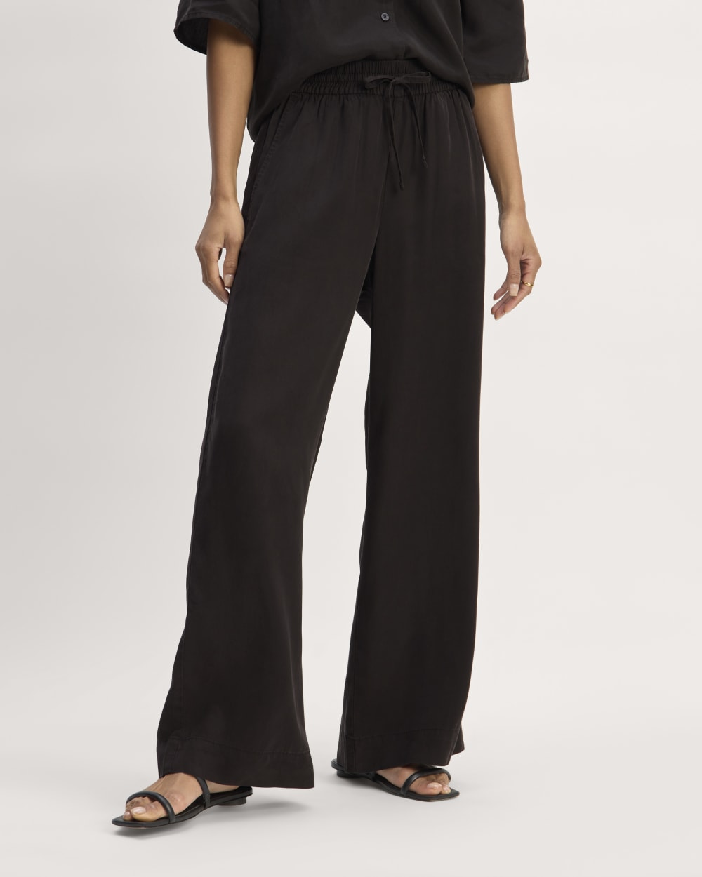 The Wide-Leg Pant in Butterlite in Black — detail view